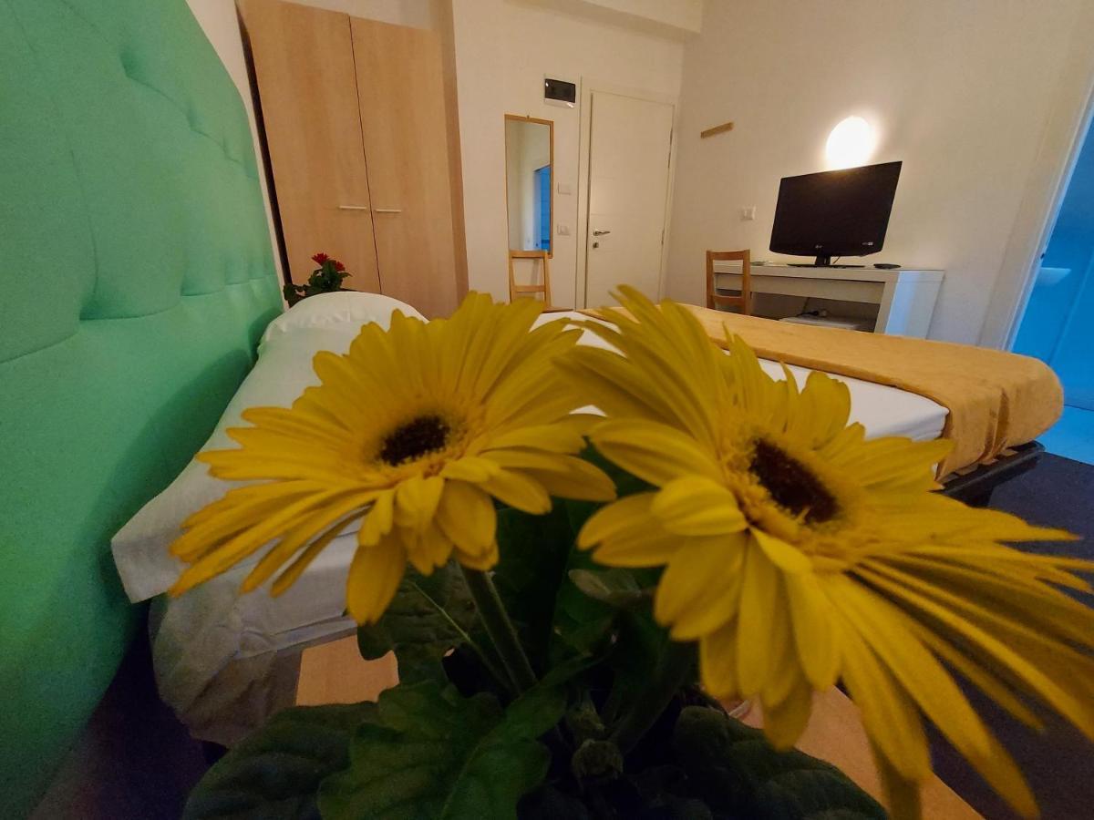 Hotel Senza Pensieri ริชโชเน ภายนอก รูปภาพ