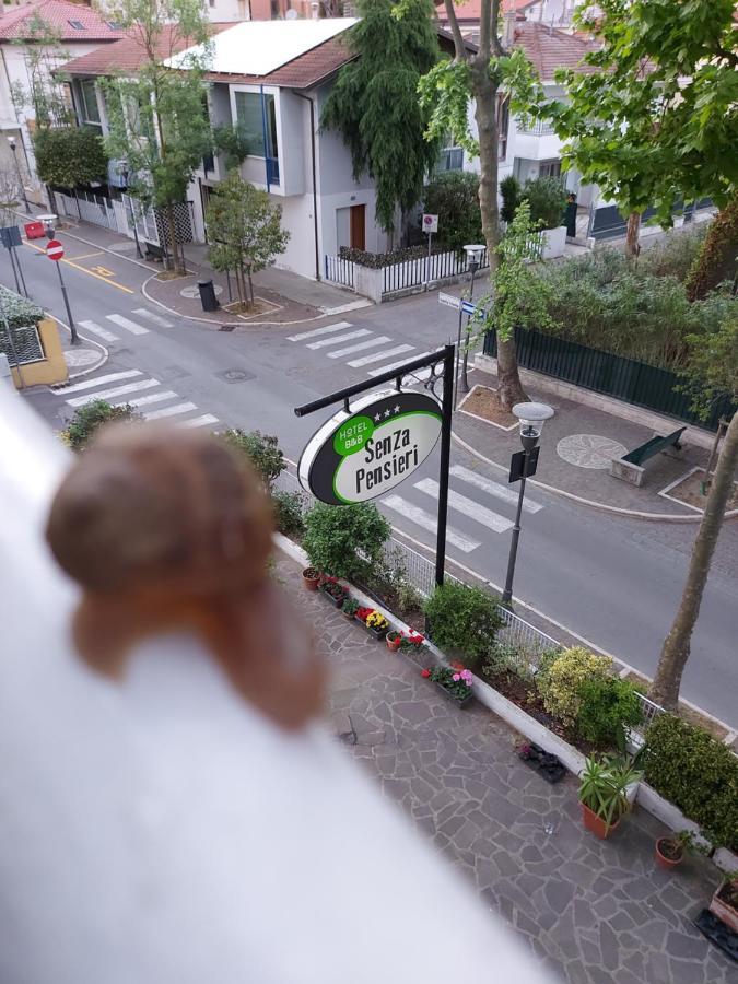 Hotel Senza Pensieri ริชโชเน ภายนอก รูปภาพ