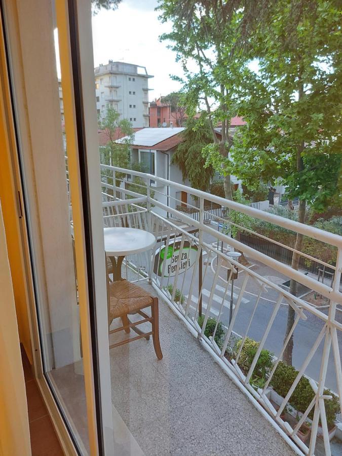 Hotel Senza Pensieri ริชโชเน ภายนอก รูปภาพ