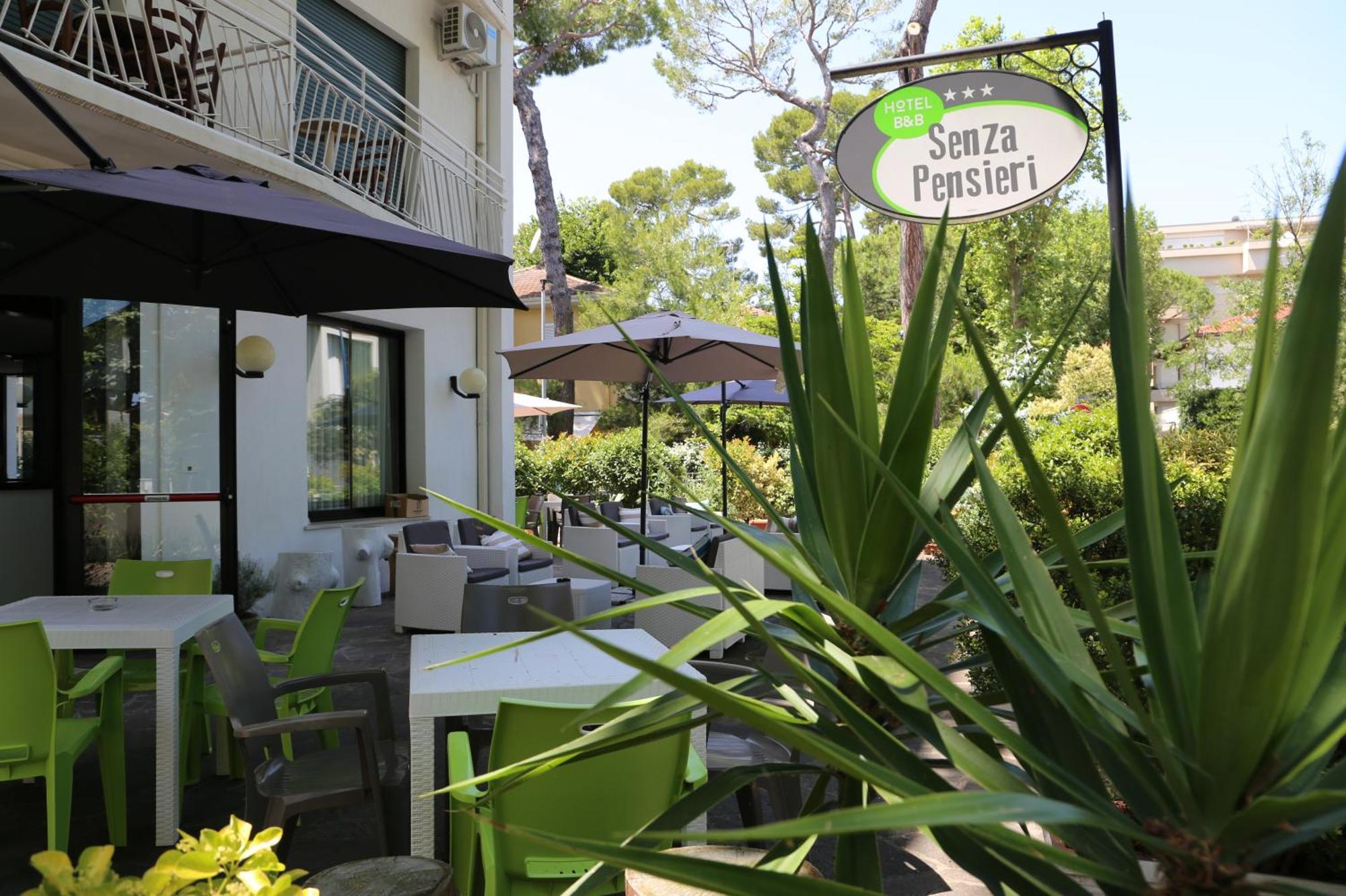 Hotel Senza Pensieri ริชโชเน ภายนอก รูปภาพ
