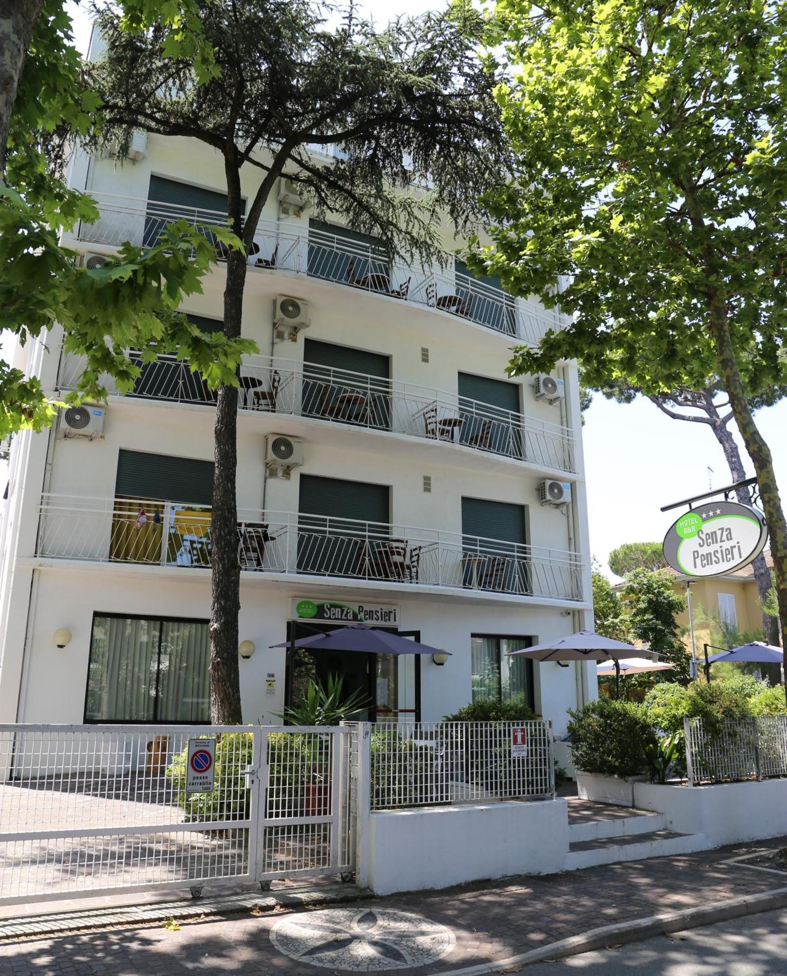 Hotel Senza Pensieri ริชโชเน ภายนอก รูปภาพ